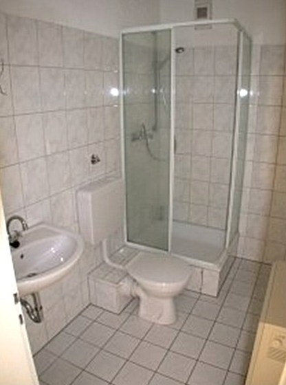 Saniertes Badezimmer mit neuer Dusche