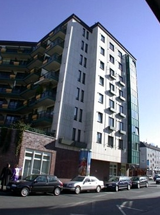 Zweiter Wohnturm der Anlage